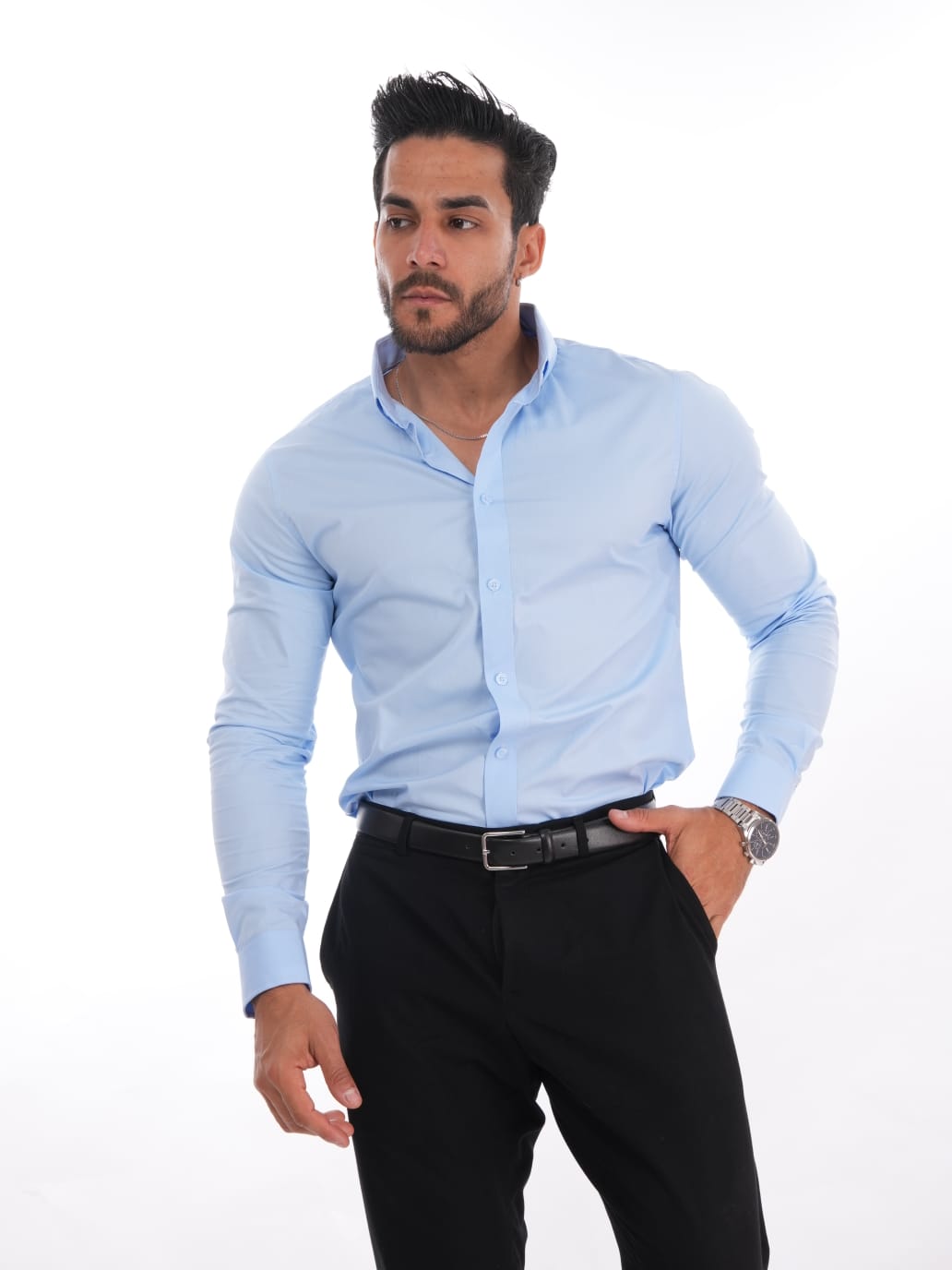 Camisa celeste de hombre, corte slim fit con cuello camisero y manga larga – Estilo MEHIVIC Perú