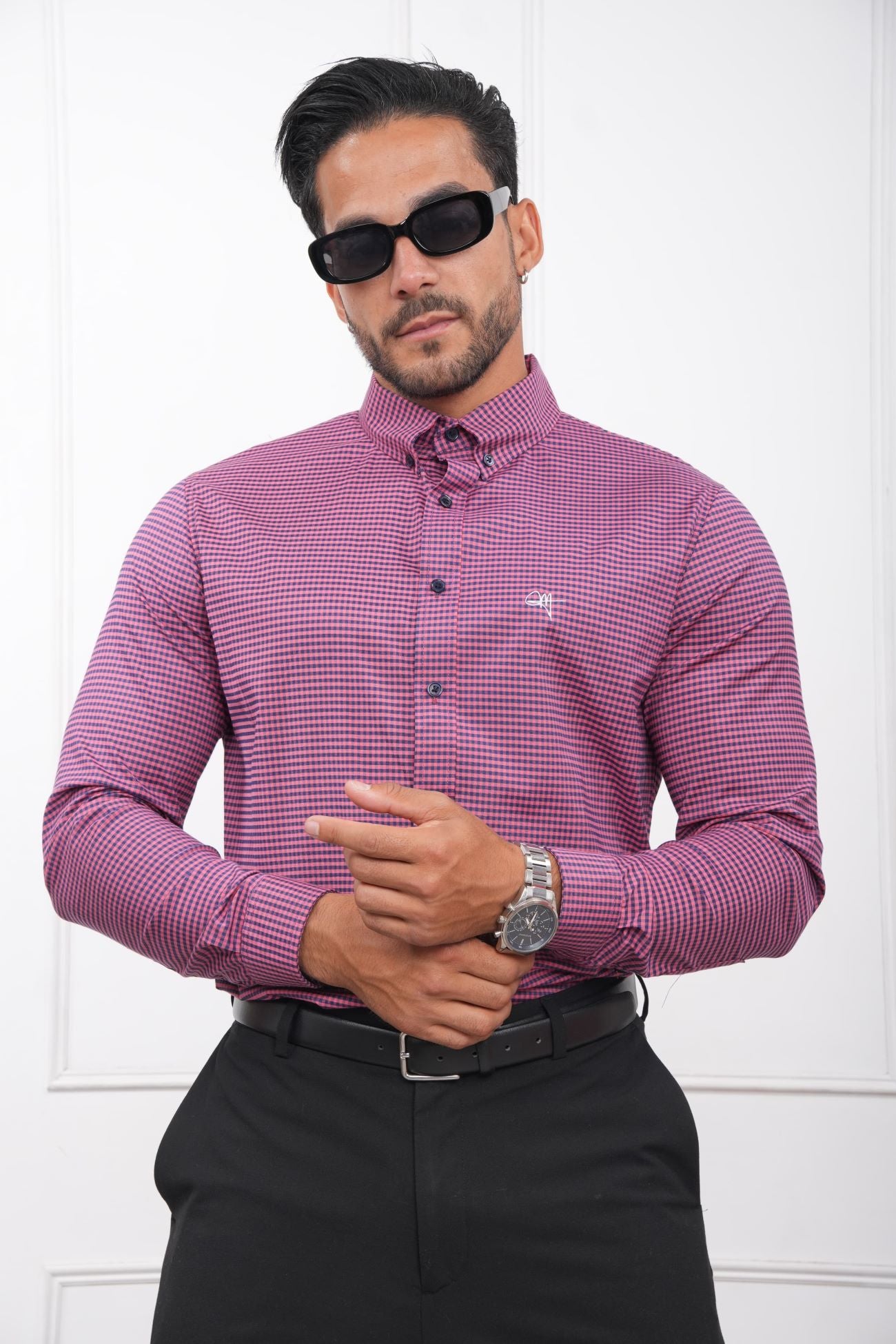 Camisa morada a cuadros para hombre, slim fit de manga larga y cuello camisero – Marca MEHIVIC Perú
