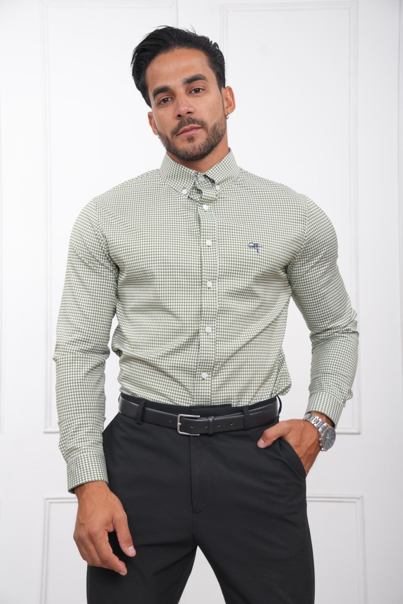 Camisa de cuadros verde militar para hombre, slim fit con cuello camisero – Estilo MEHIVIC Perú